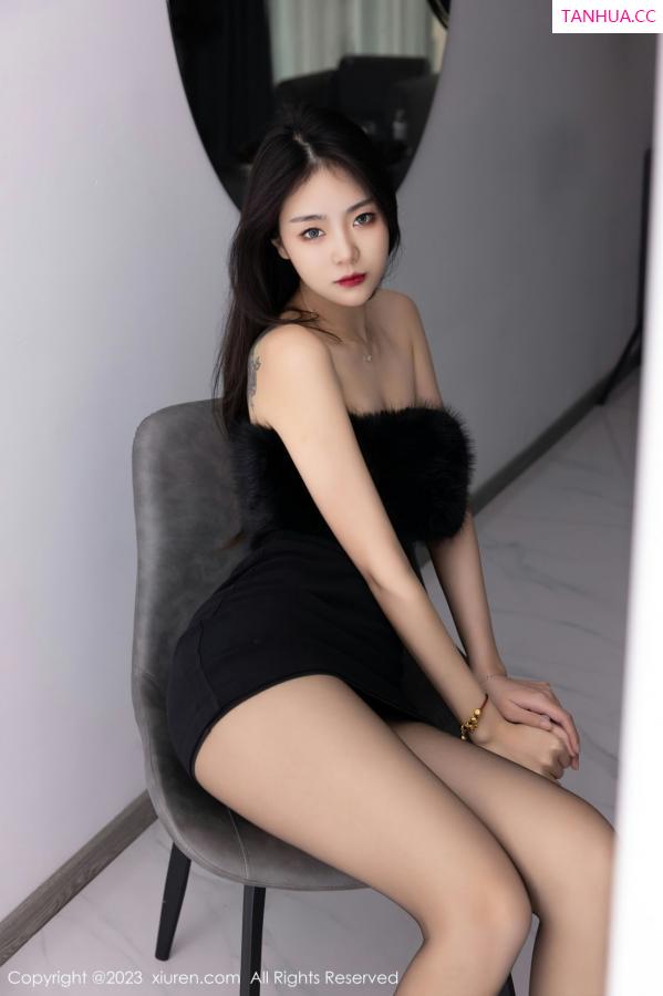 可乐Vicky  [XiuRen]高清写真图 2023.02.16 No.6275 可乐Vicky 美腿黑丝第16张图片